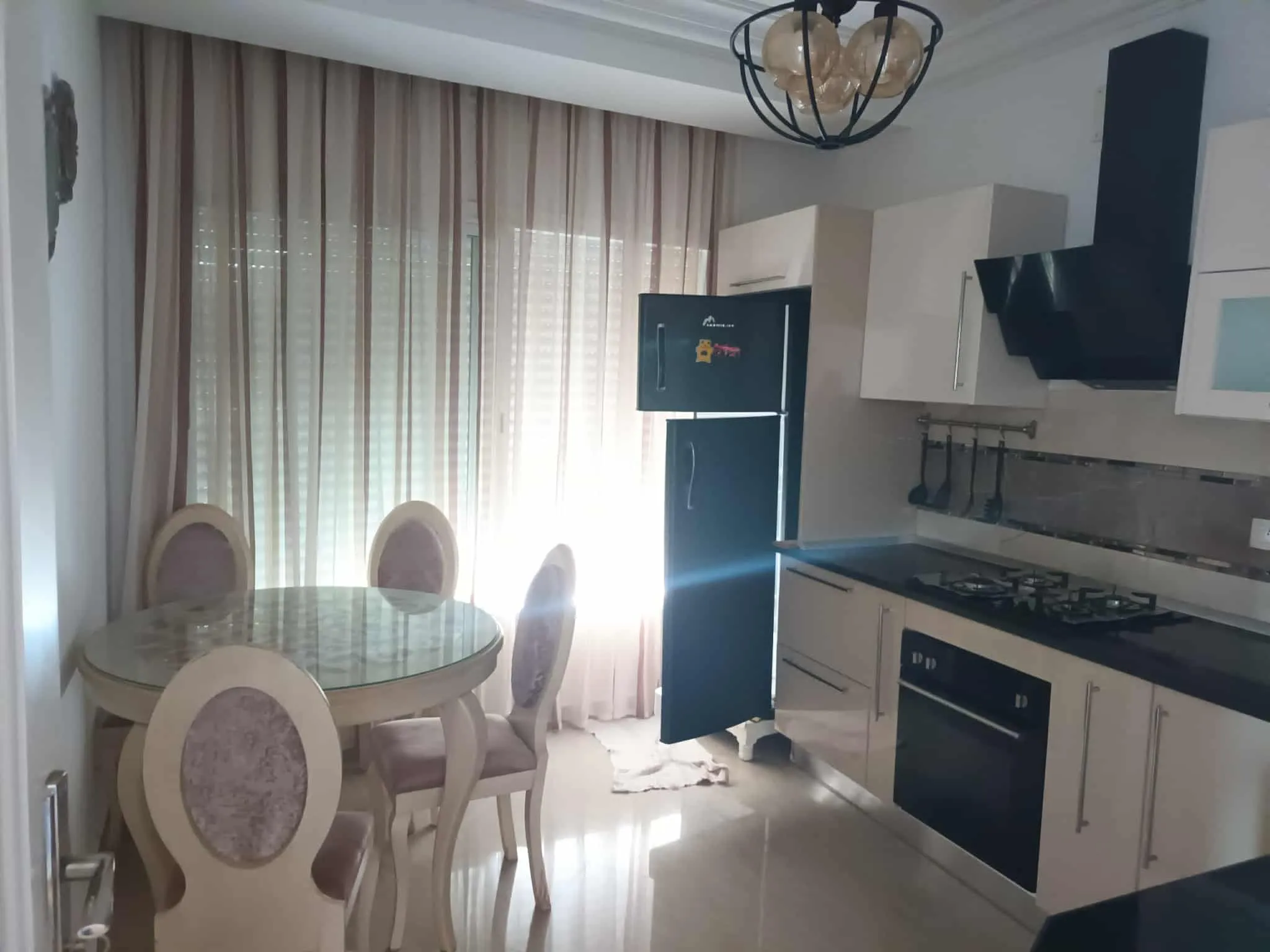 Appartement richement meublé à l'année