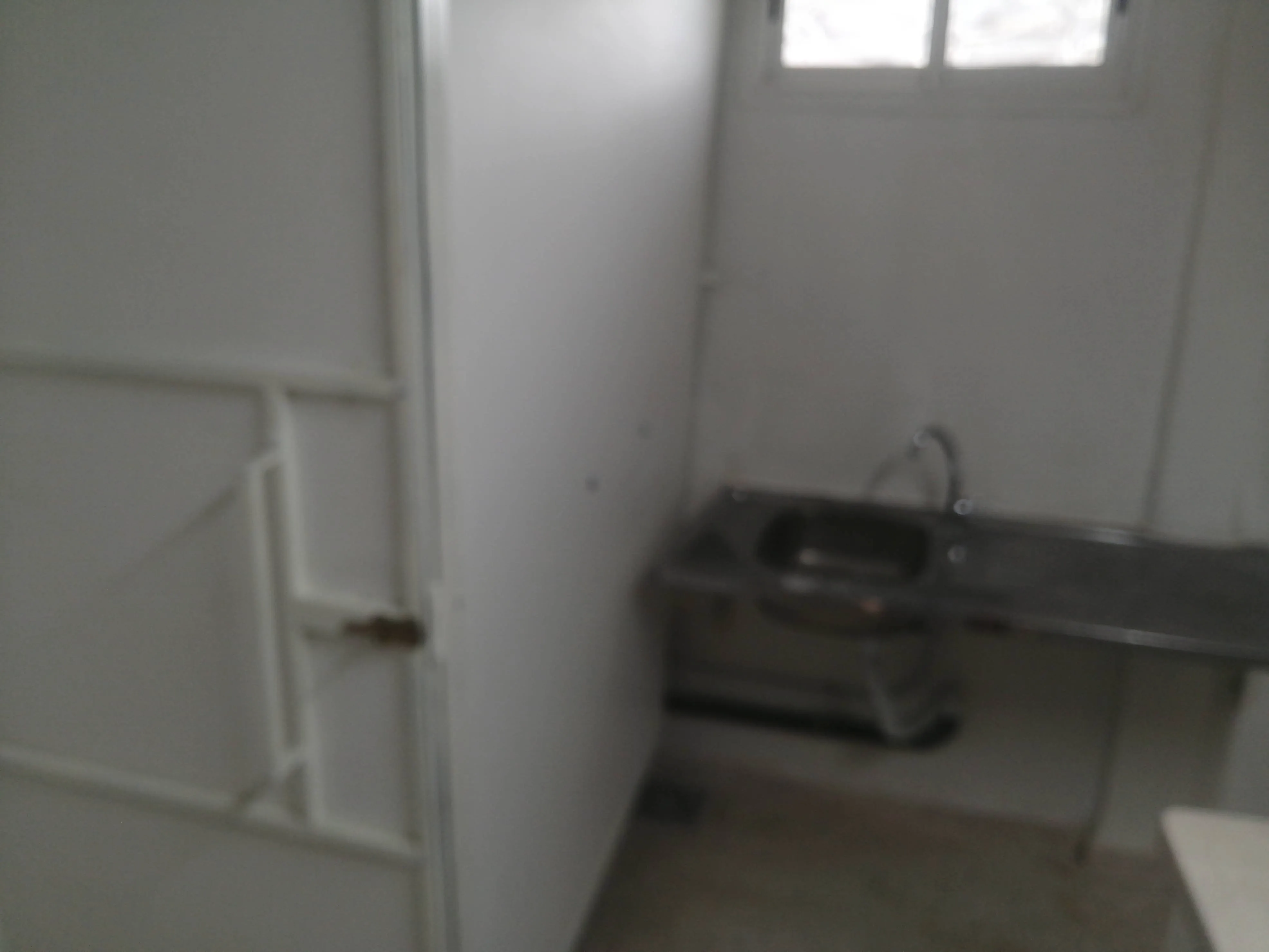 A louer garage ksar said 2 bardo 
