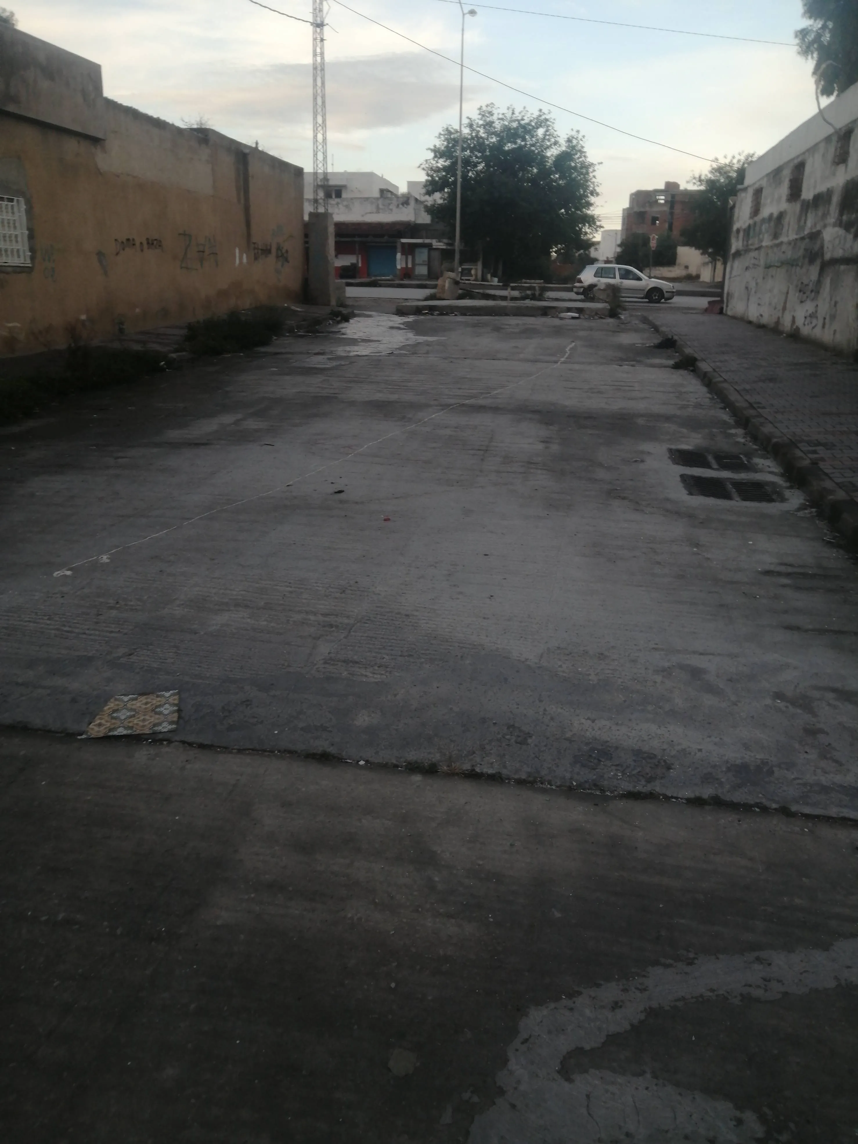 A louer garage ksar said 2 bardo 