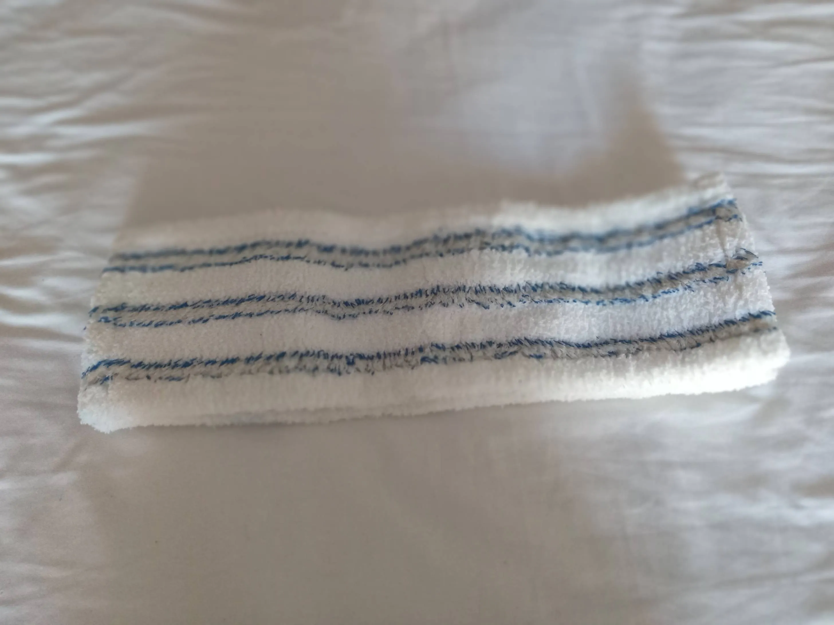 Mop grattant en microfibres idéal pour nettoyer tous les sols importé depuis la France