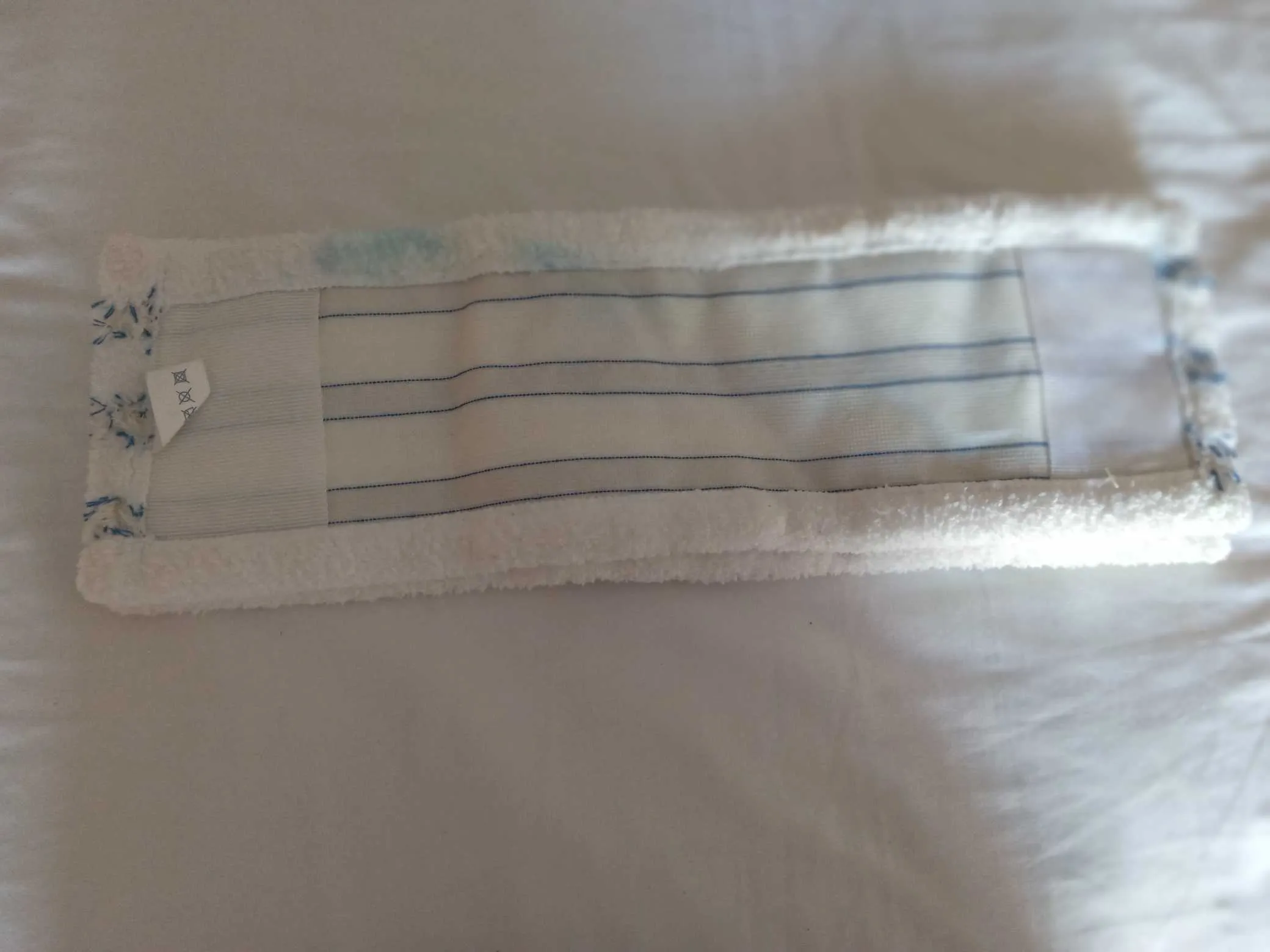 Mop grattant en microfibres idéal pour nettoyer tous les sols importé depuis la France