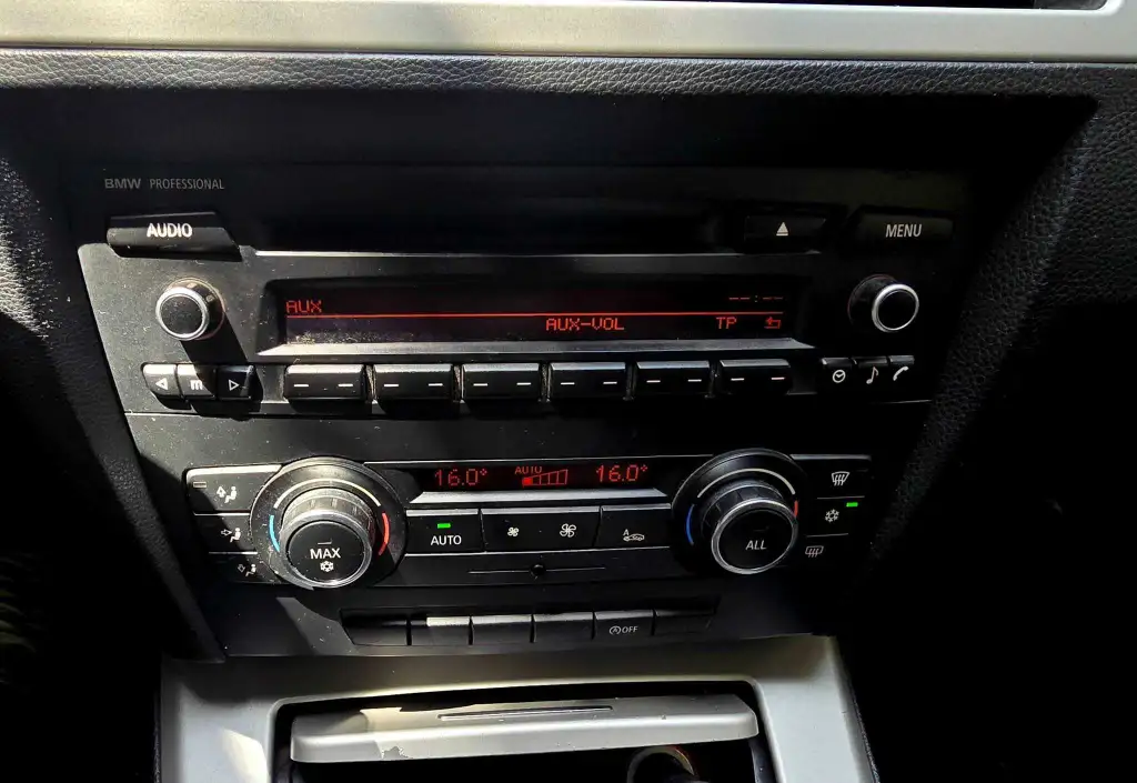 BMW 316 essence 2012 ⛔️
✨️On accepte l'échange voitures 53100 007