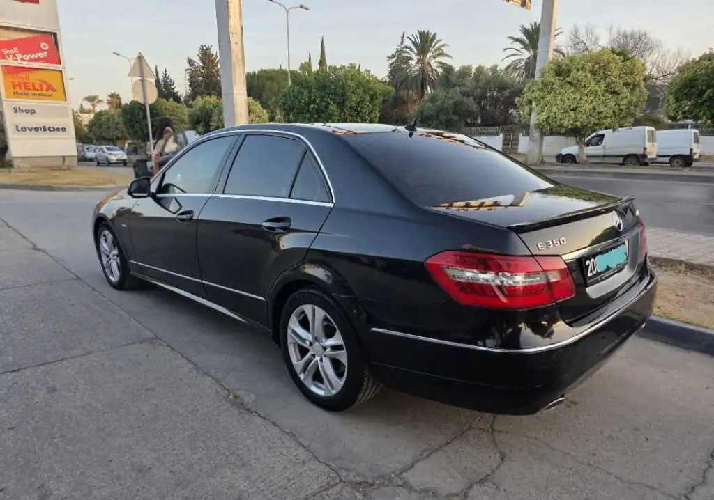 E350 CDI V6 Avantgarde –
MERCEDES W212 CLASSE E TRÈS, BVA, PROPRE ET BIEN ENTRETENUE