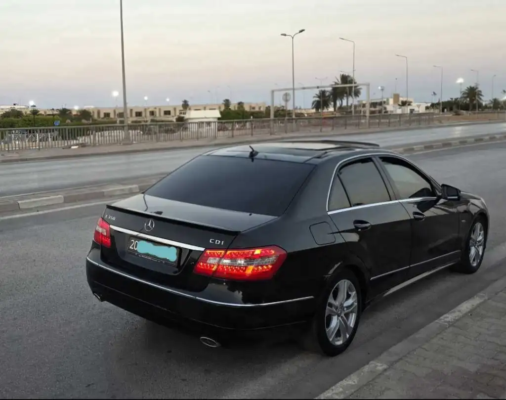 E350 CDI V6 Avantgarde –
MERCEDES W212 CLASSE E TRÈS, BVA, PROPRE ET BIEN ENTRETENUE