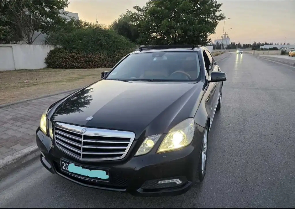 E350 CDI V6 Avantgarde –
MERCEDES W212 CLASSE E TRÈS, BVA, PROPRE ET BIEN ENTRETENUE