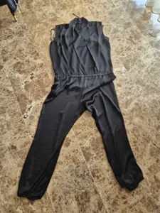 Combinaison en satin noir APART – NEUVE (Jamais portée) – Taille 44
