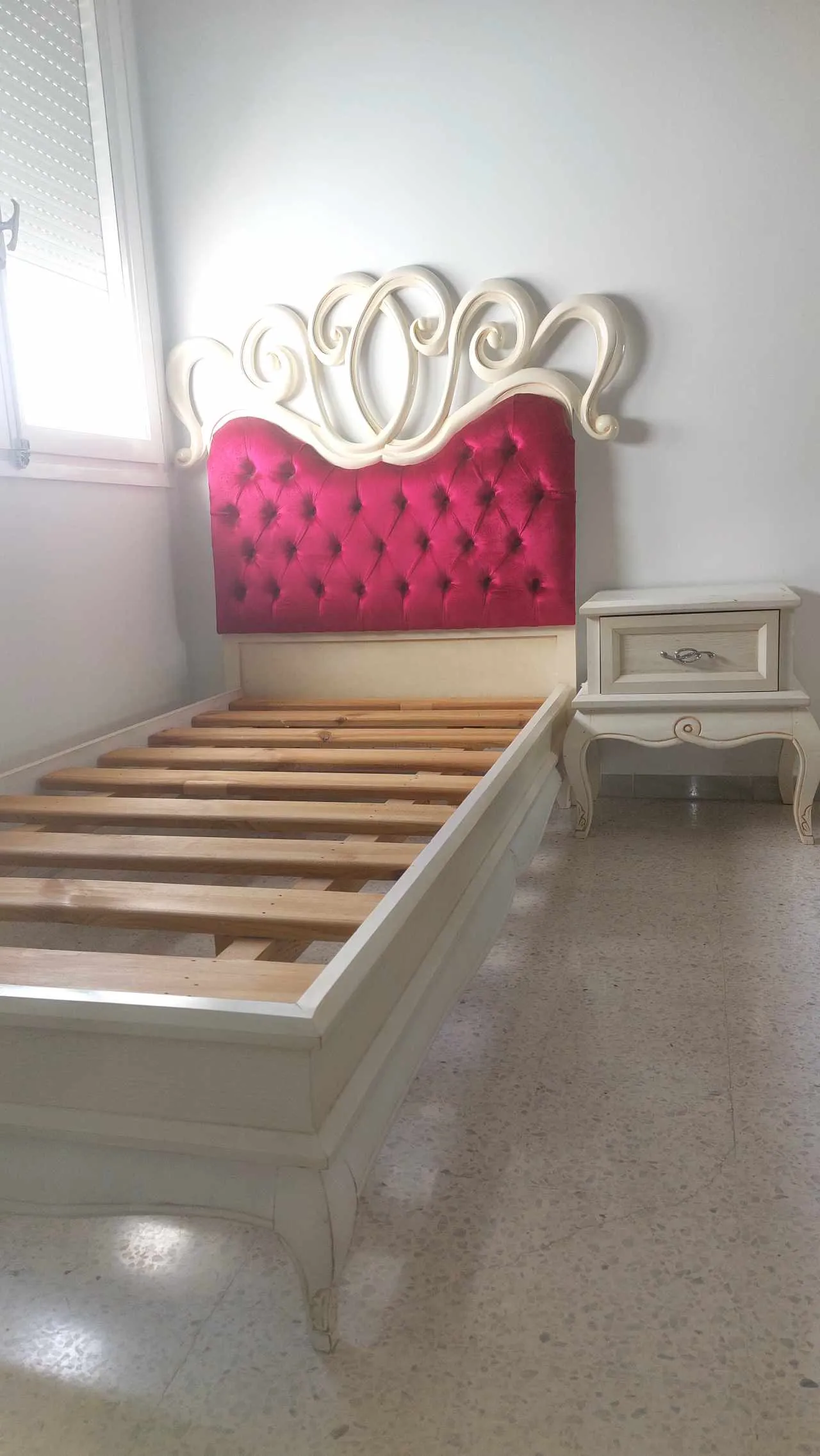Lit 1 place + table de nuit