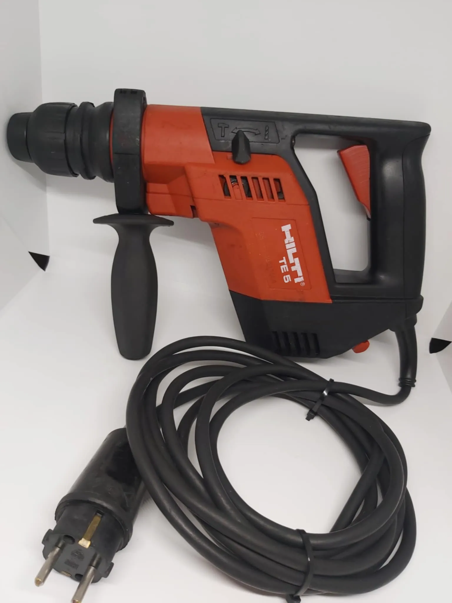 Marteau perforateur HILTI sds plus parfait état