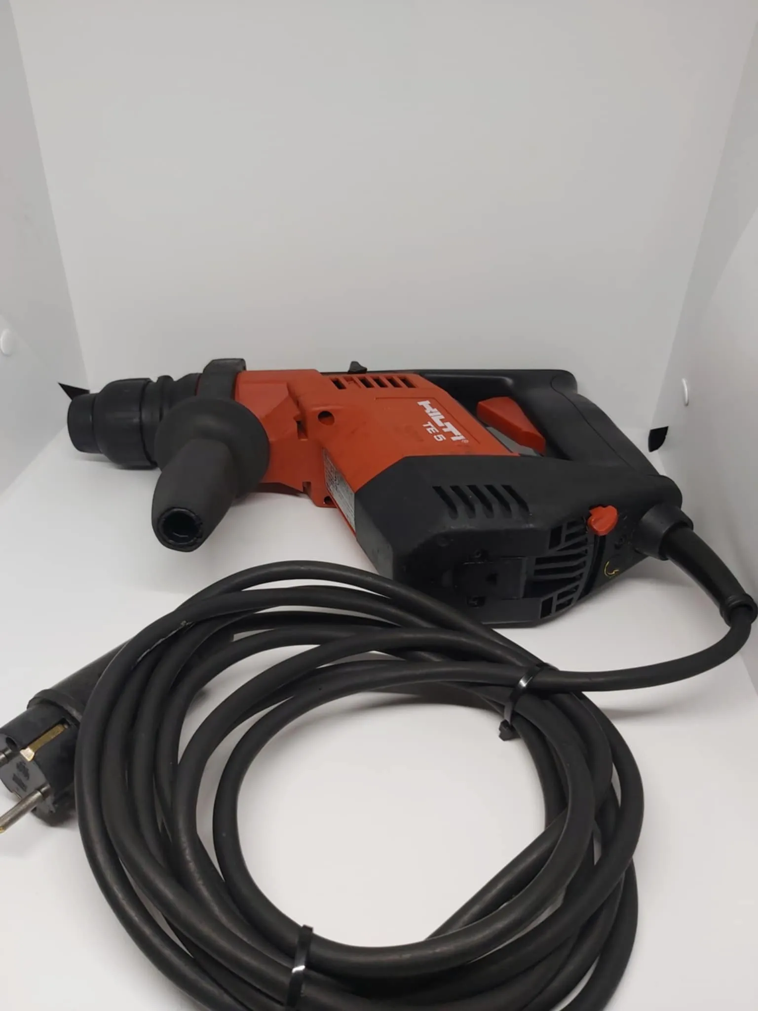 Marteau perforateur HILTI sds plus parfait état
