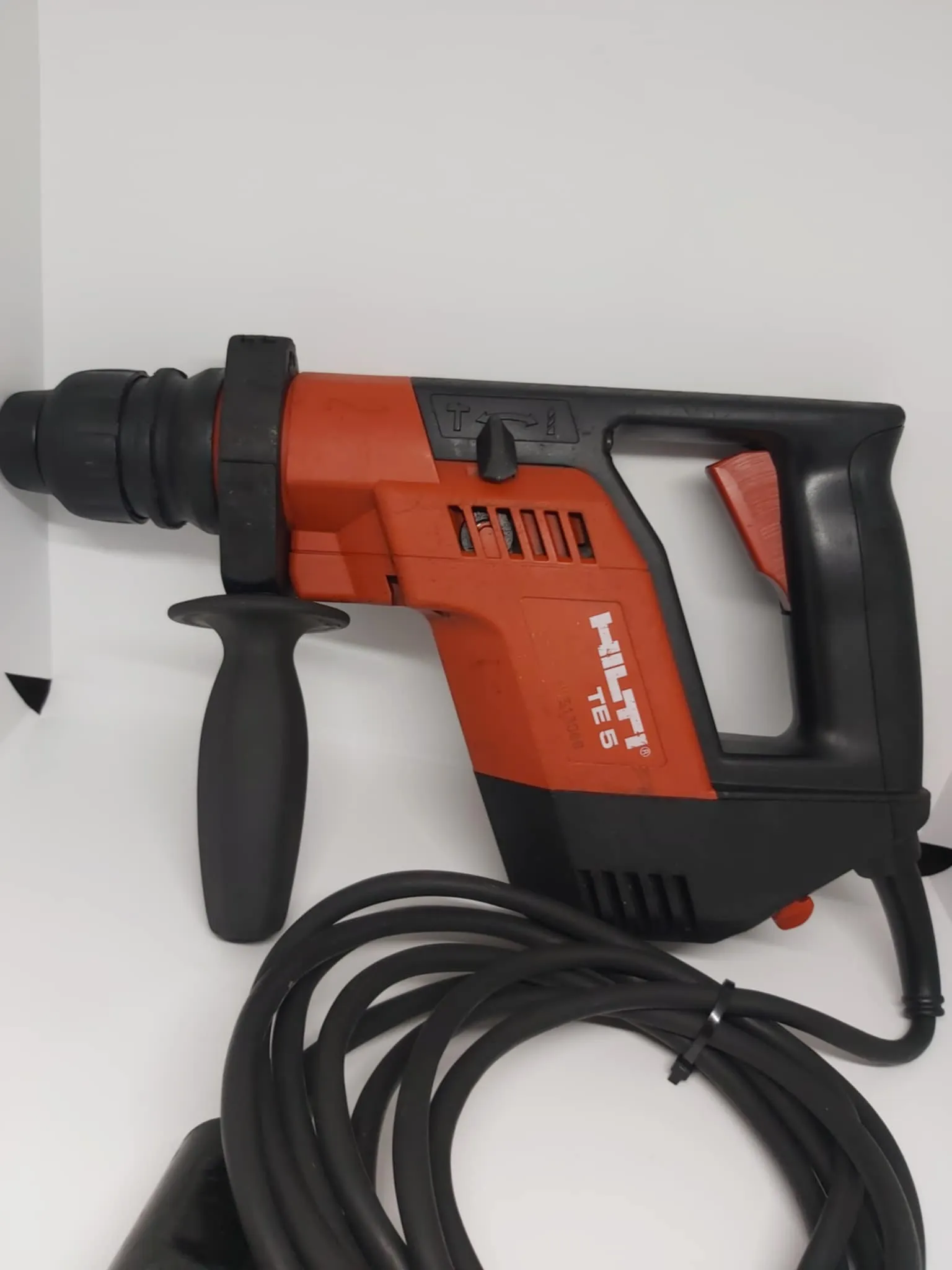 Marteau perforateur HILTI sds plus parfait état