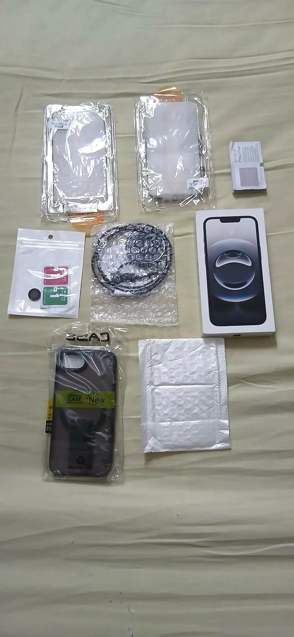 Iphone 16e + Ces Accesoires+ Apple Watch se 2ge