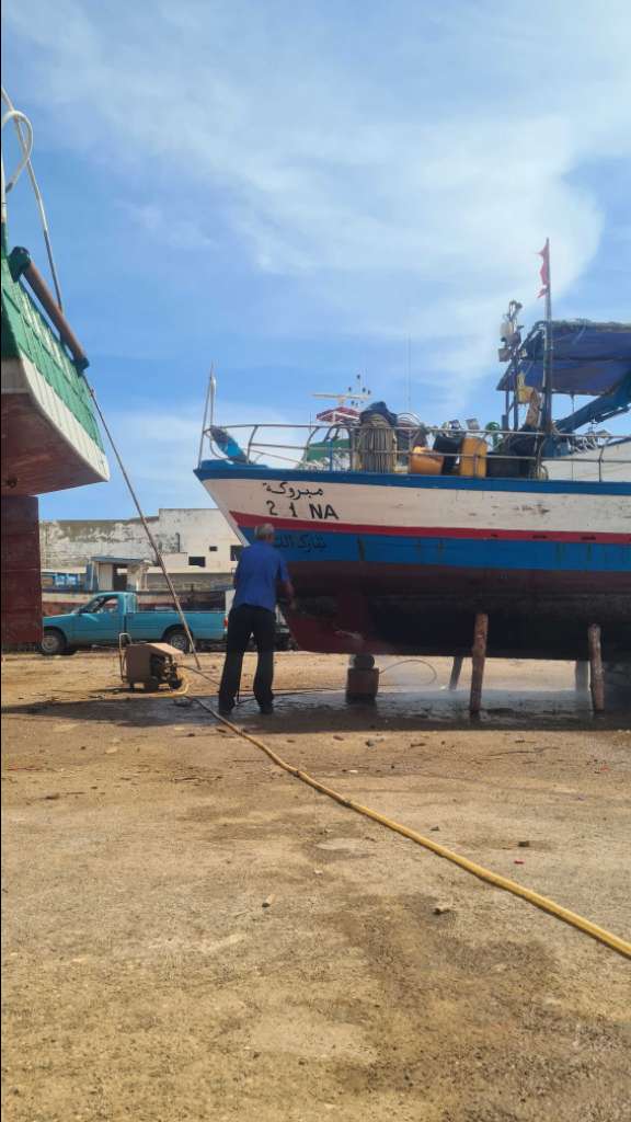 فلوكة صيد كامل السواحل،  الطول 7.75متر
أوراقها الكل مريقلة.
(26343373) رقم الهاتف