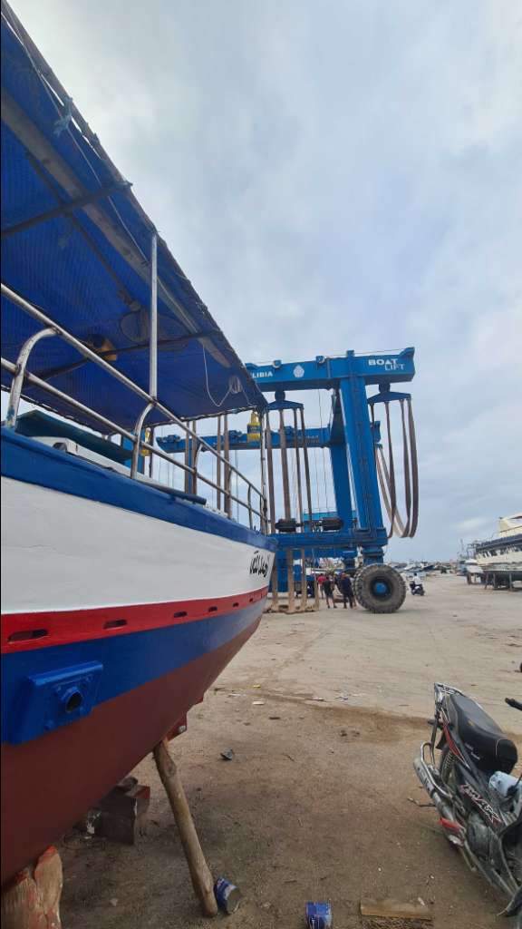 فلوكة صيد كامل السواحل،  الطول 7.75متر
أوراقها الكل مريقلة.
(26343373) رقم الهاتف