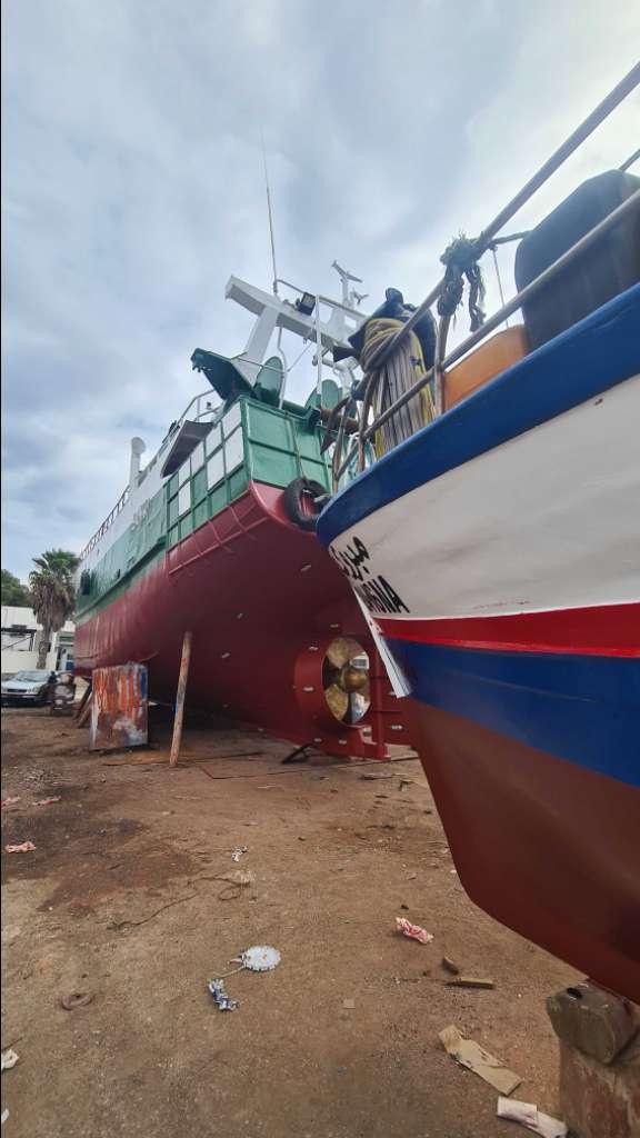 فلوكة صيد كامل السواحل،  الطول 7.75متر
أوراقها الكل مريقلة.
(26343373) رقم الهاتف