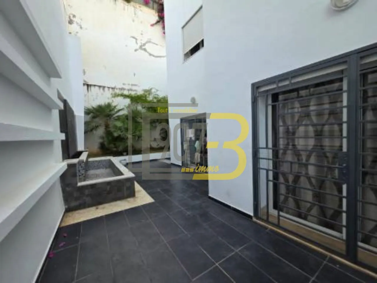 A vendre Villa S+5 sur deux niveaux situé à cité El Fouez