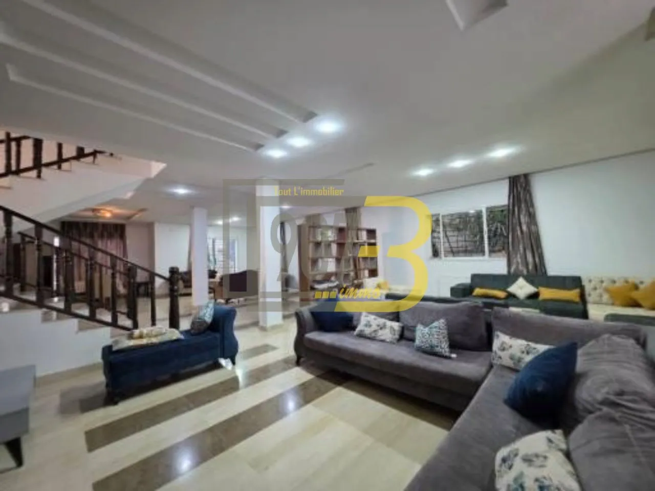A vendre Villa S+5 sur deux niveaux situé à cité El Fouez