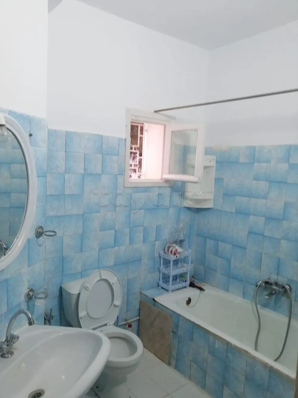 A louer appartement 1er étage à cité El Hadika 2