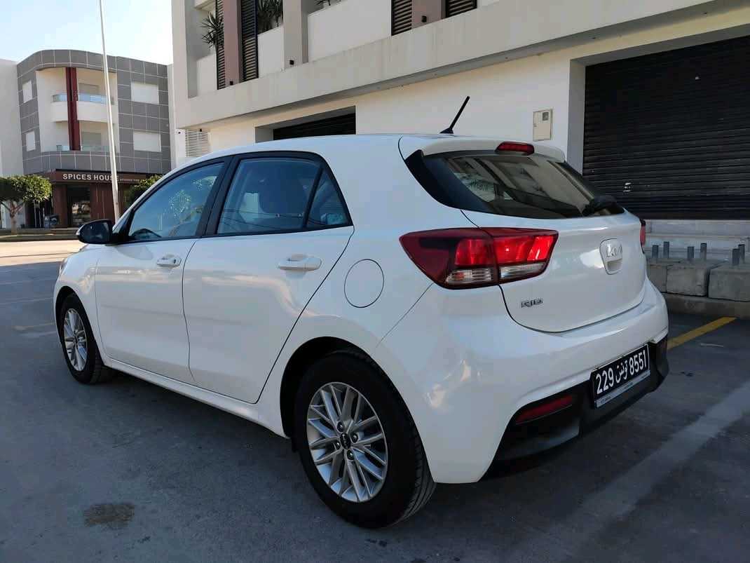 KIA RIO GX PREMIÈRE MAIN EN TRÈS BON ÉTAT 