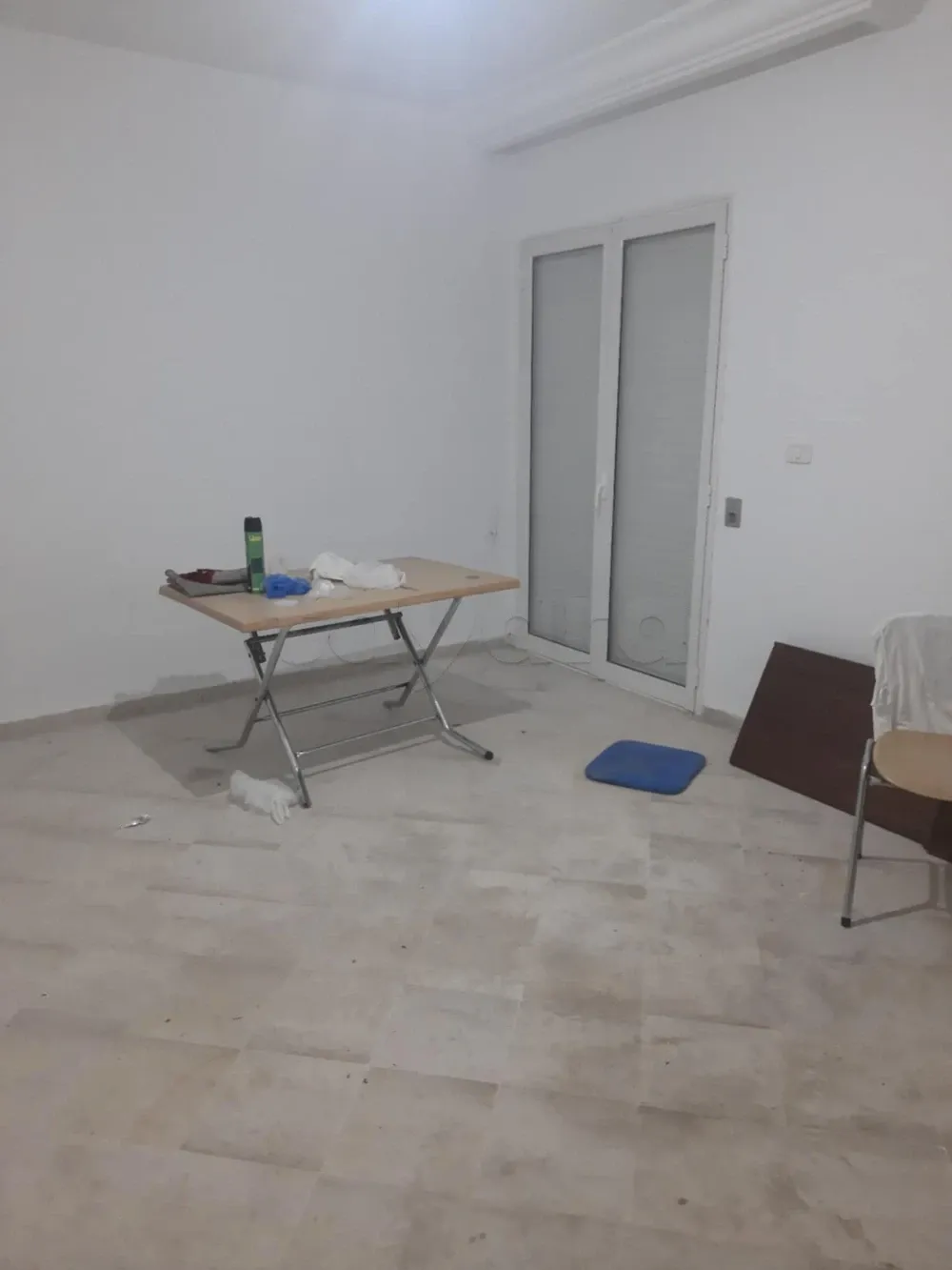 un appartement s+2 au rdc vide a louer situé a Cité Enkhilette (cité les profs)