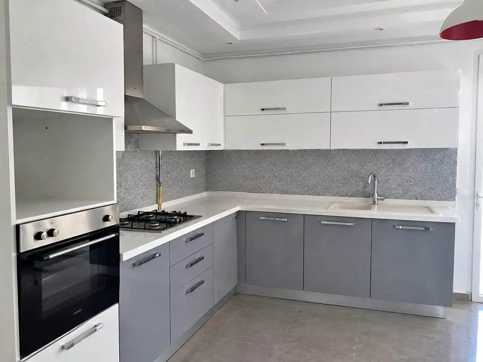 un appartement s+2 HS au 2éme étage(avec ascenseur) a louer a jardin d'el manzah 2 prés de monoprix