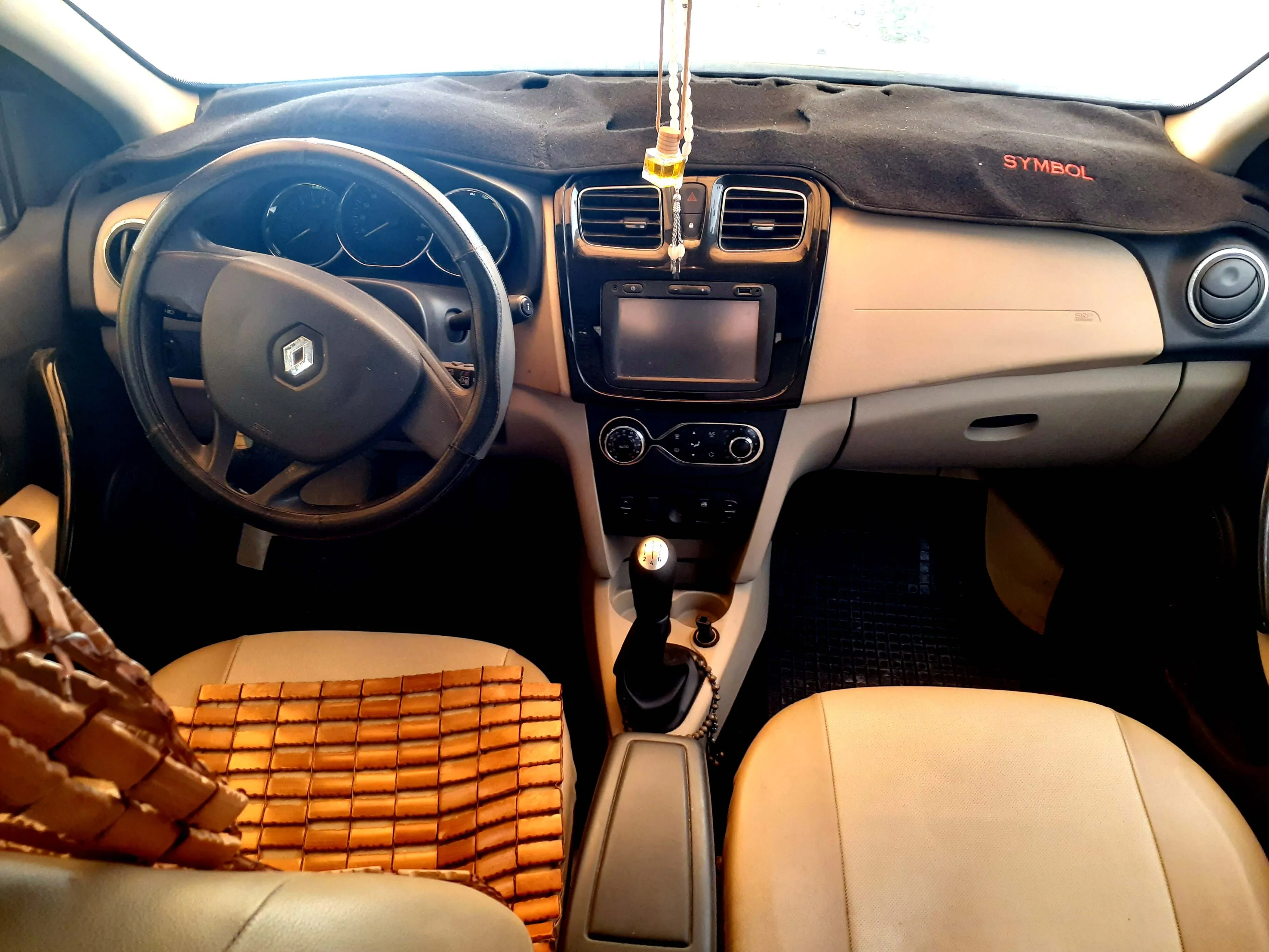 Renault symbol Élégance première main tu 189