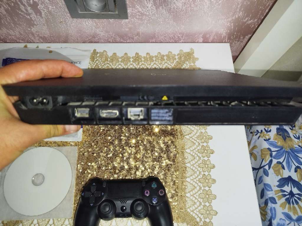 Ps4 slim patché 10 jeux installé
