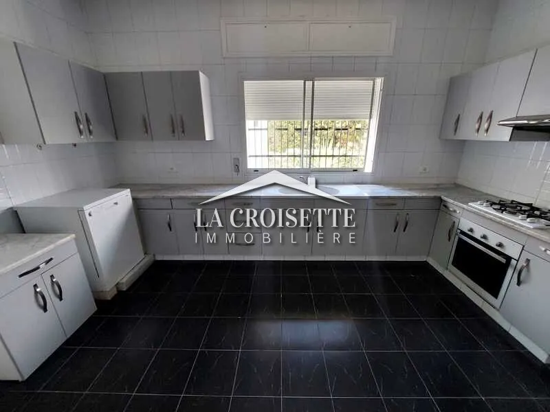 Villa S+5 à La Marsa MVL0217