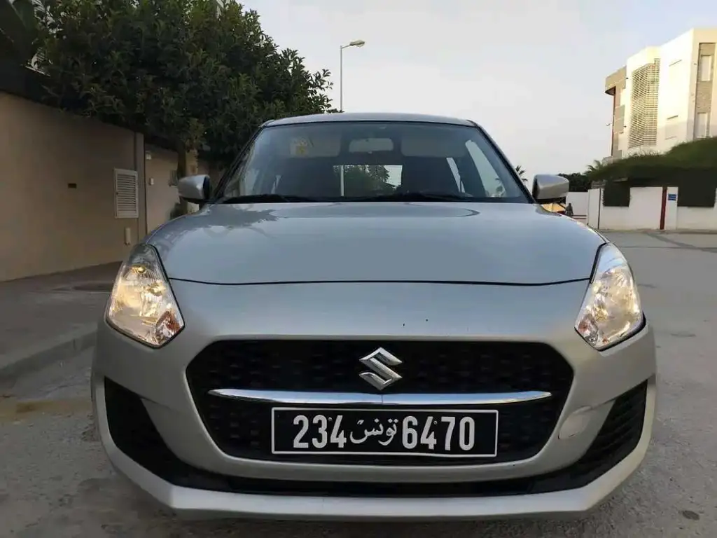 SUZUKI SWIFT PREMIÈRE MAIN TRÈS PROPRE