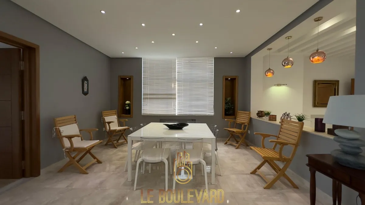 A vendre Villa avec étage pied dans l'eau à Jinene Beni Khiar