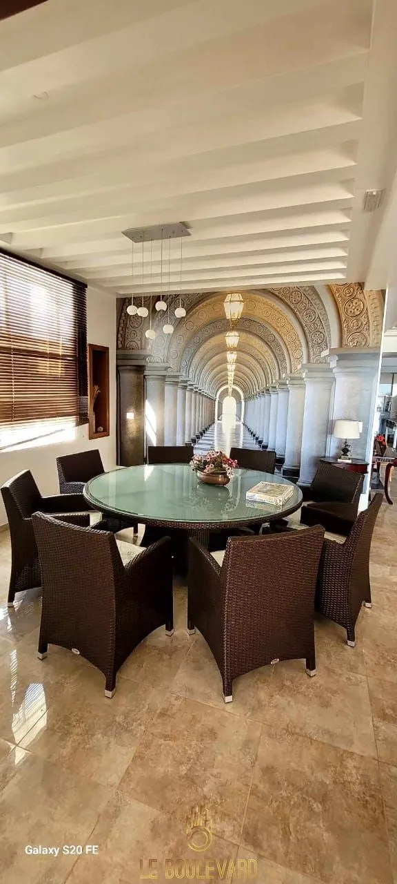 A vendre Villa avec étage pied dans l'eau à Jinene Beni Khiar