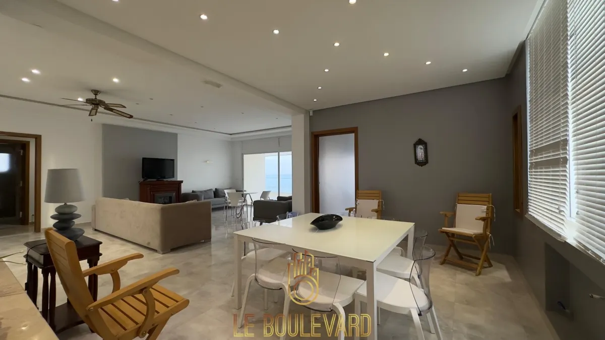 A vendre Villa avec étage pied dans l'eau à Jinene Beni Khiar