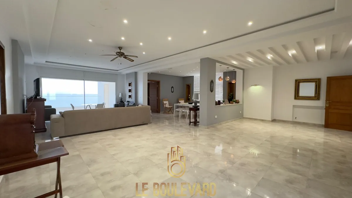 A vendre Villa avec étage pied dans l'eau à Jinene Beni Khiar