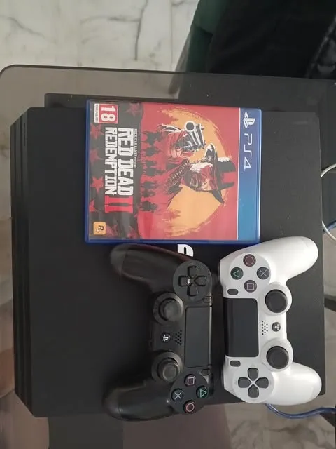 Ps4 1TB + cd rdr2 + 2 manettes originales