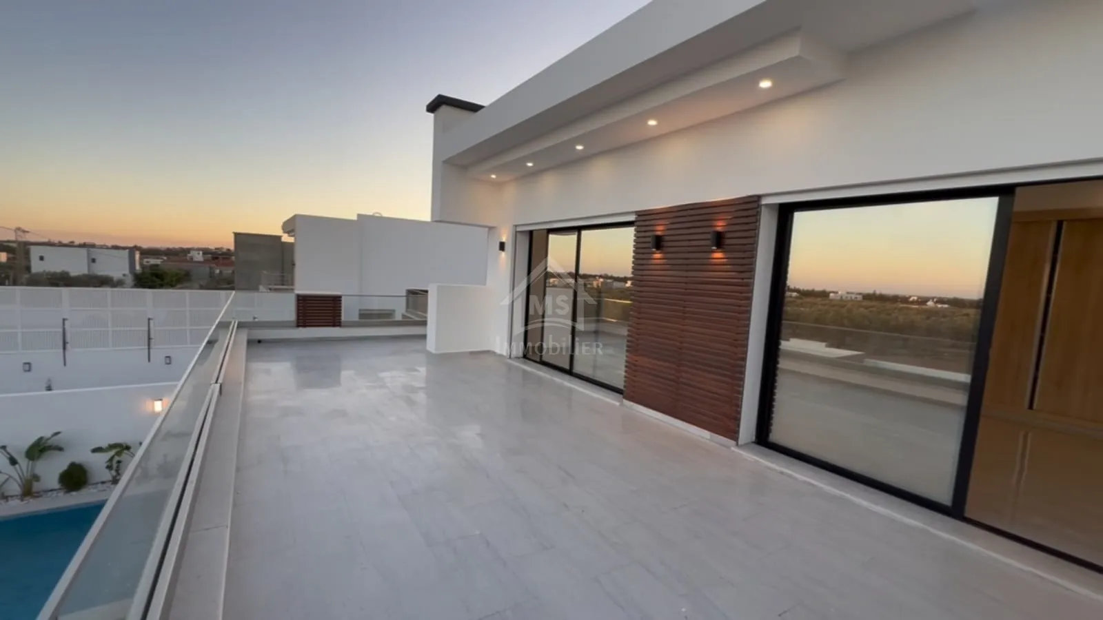 Villa S+4 toute neuve avec piscine à vendre à Hammamet Sud 51355351