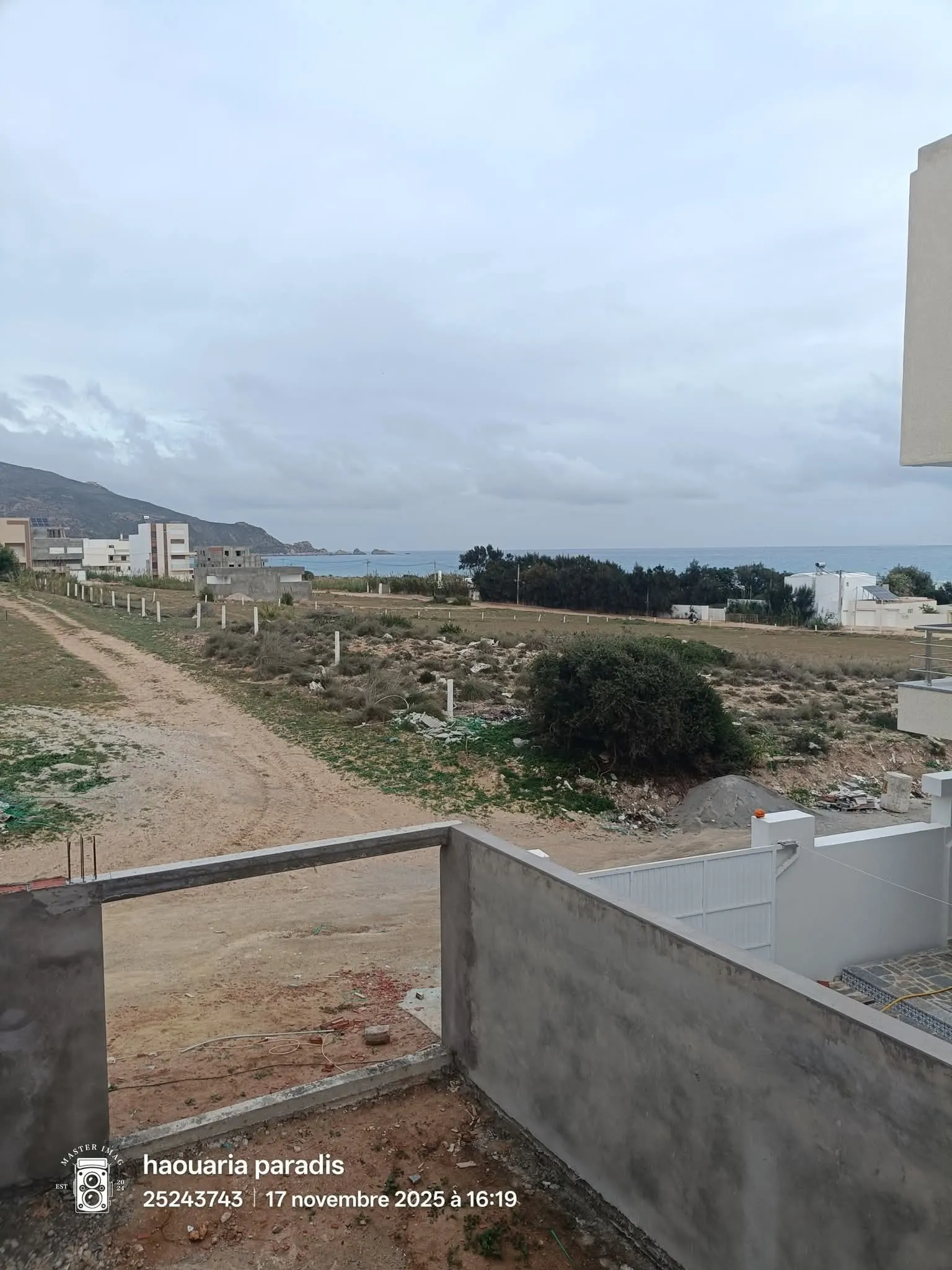 A vendre une magnifique maison clé en main S+3 indépendante située à El Haouaria Plage