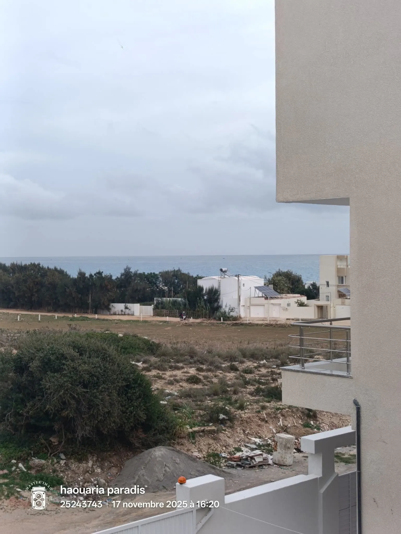 A vendre une magnifique maison clé en main S+3 indépendante située à El Haouaria Plage