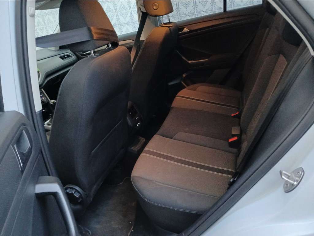 VOLKSWAGEN T-ROC ESSENCE 