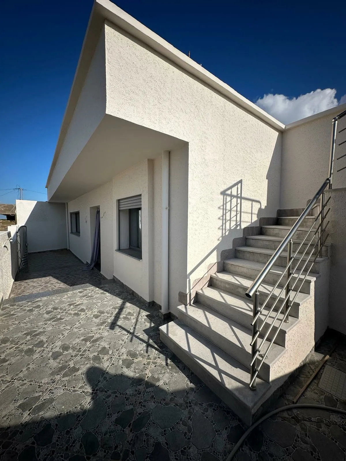 A vendre une belle maison s+3 située à la plage elhaouria