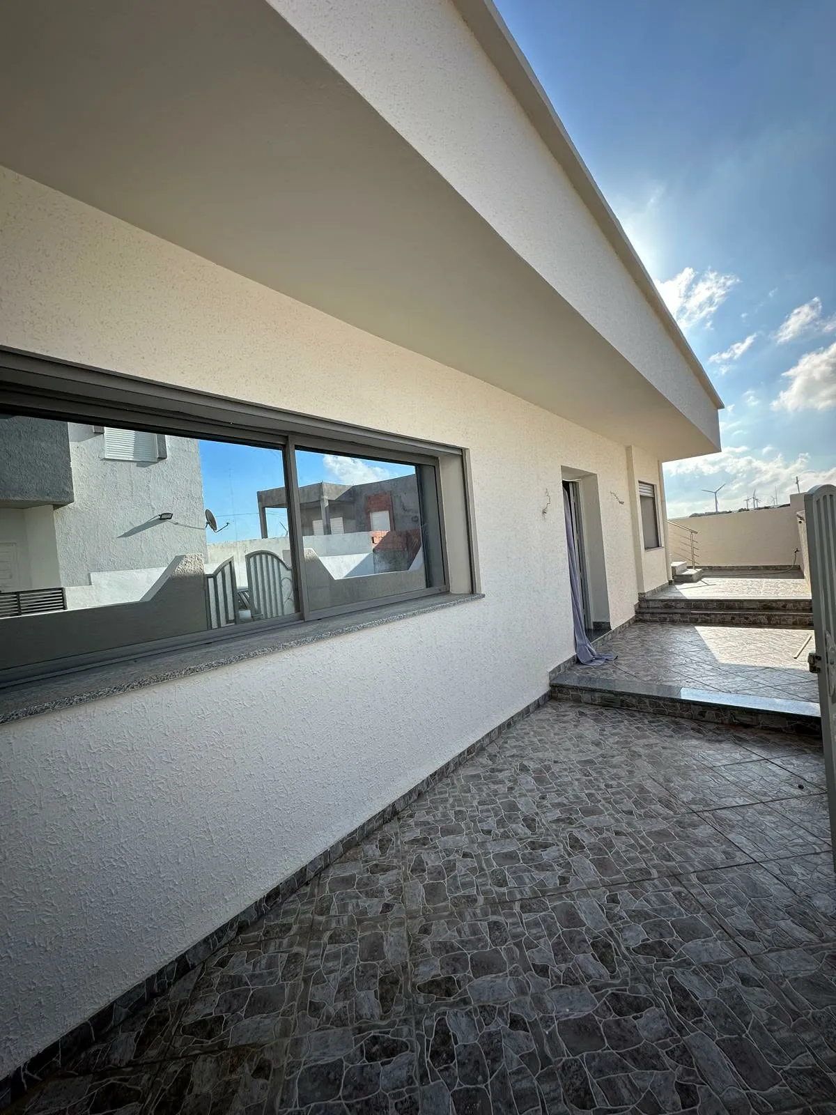 A vendre une belle maison s+3 située à la plage elhaouria