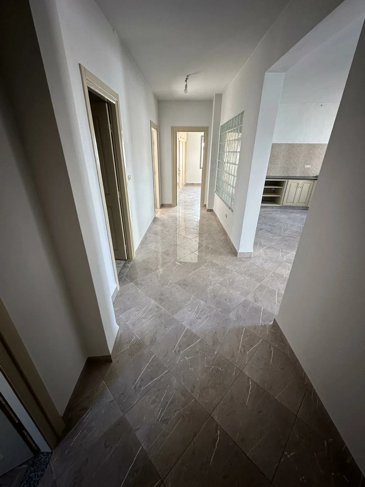 A vendre une belle maison s+3 située à la plage elhaouria