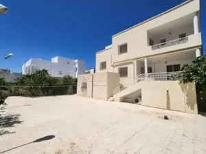 A vendre villa 850m² à cité Zahra Sousse