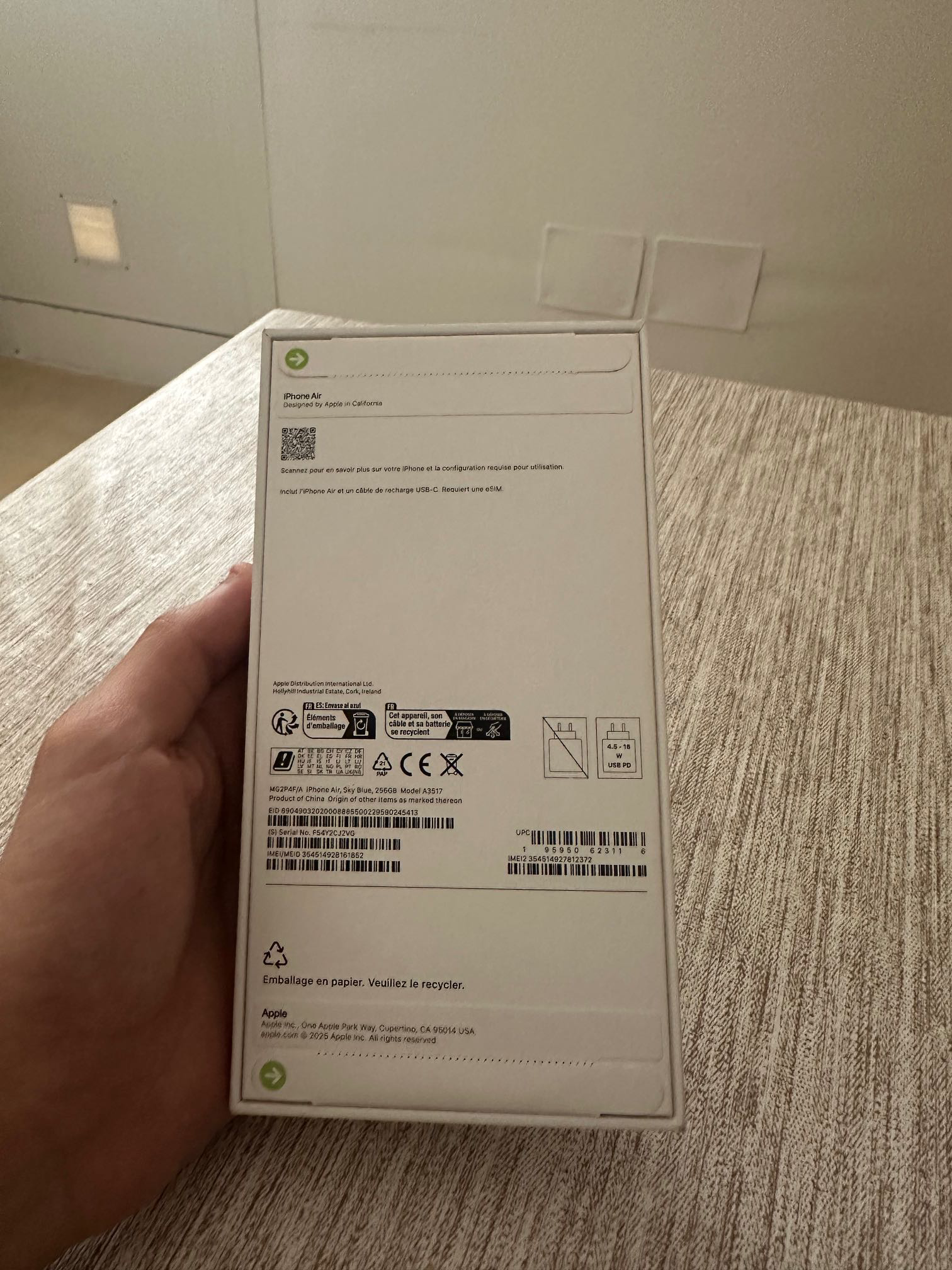 Iphone 17 air sky blue 256gb importé