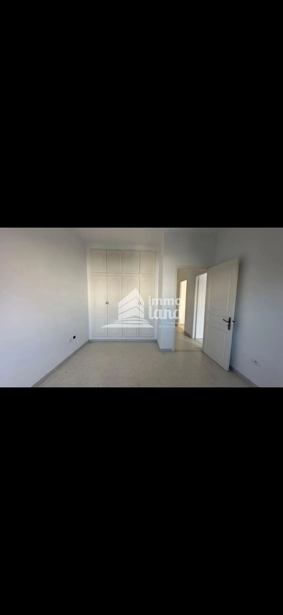 A louer étage de villa S+3 à la marsa