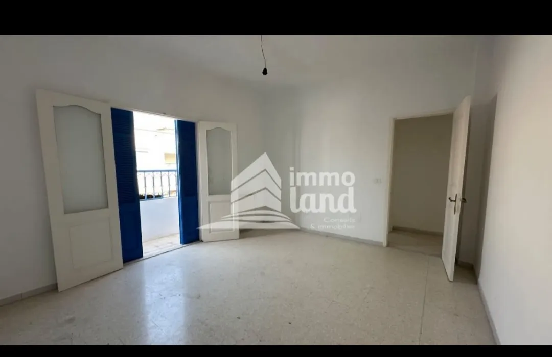 A louer étage de villa S+3 à la marsa