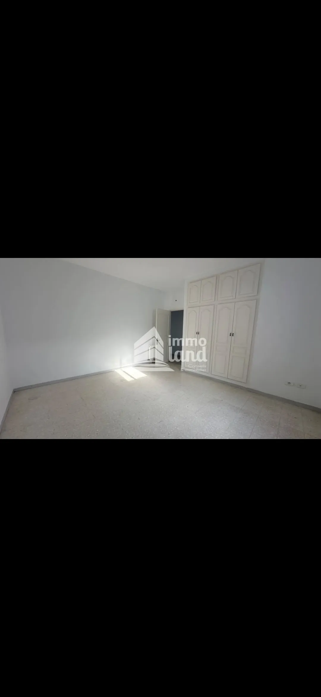 A louer étage de villa S+3 à la marsa
