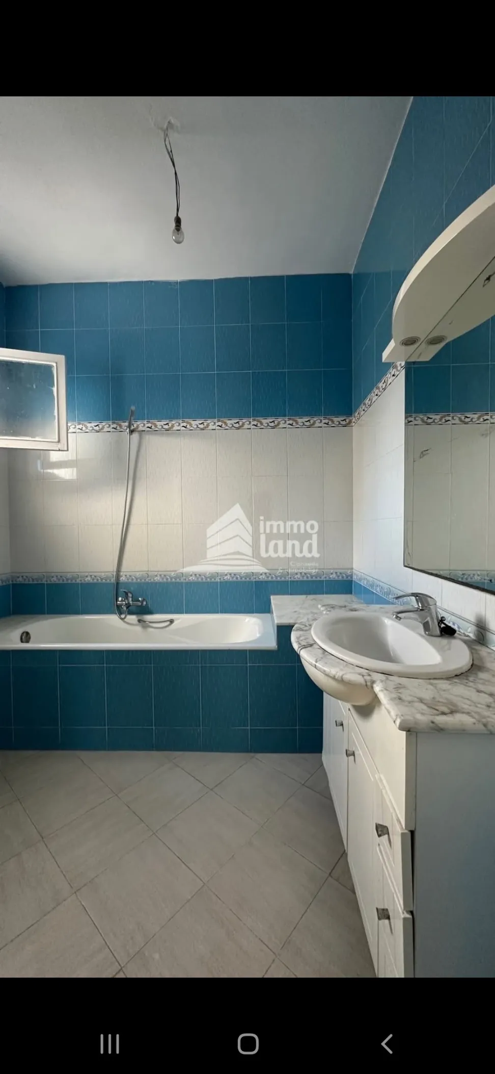 A louer étage de villa S+3 à la marsa
