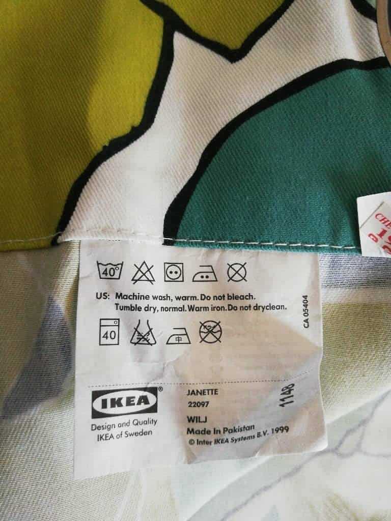 Beau rideau IKEA prêt à poser aux jolis coloris à anneaux 