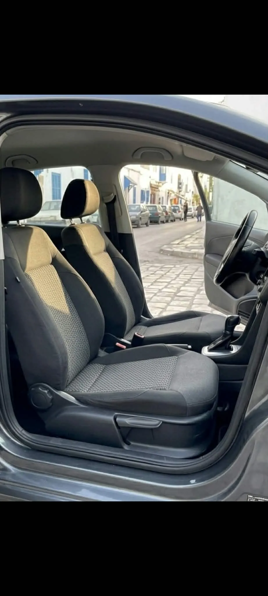 A VENDRE : VOLKSWAGEN POLO SEDAN 1.4 ESSENCE - Tel98479647