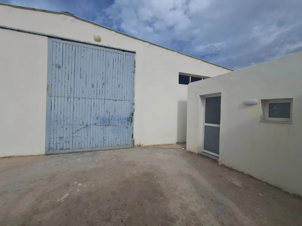 À LOUER – DÉPÔT INDUSTRIEL 850 m² À FOUCHENA