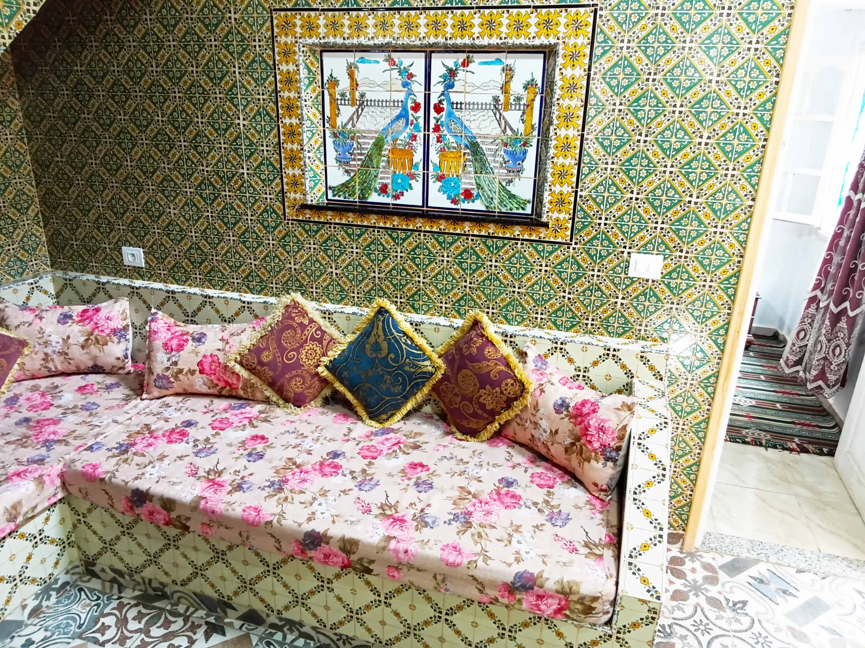 منزل مؤثث ، يبعد 🔹1 دقيقة مشي🔹 عن البحر ، في قصور الساف في ولاية المهدية